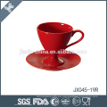 Taza de café roja de cerámica de encargo al por mayor de alta calidad con el platillo